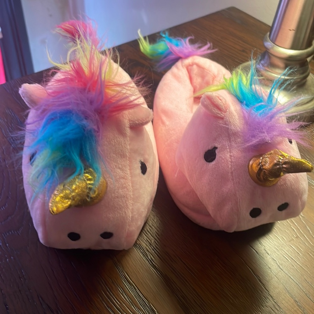 Girls Unicorn slippers